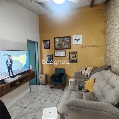 Casa com 42m², 3 quartos (sendo 2 suítes), 4 garagens, no bairro Forquilhinha em São José