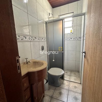 Casa com 42m², 3 quartos (sendo 2 suítes), 4 garagens, no bairro Forquilhinha em São José