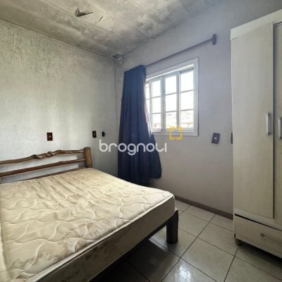 Casa com 42m², 3 quartos (sendo 2 suítes), 4 garagens, no bairro Forquilhinha em São José