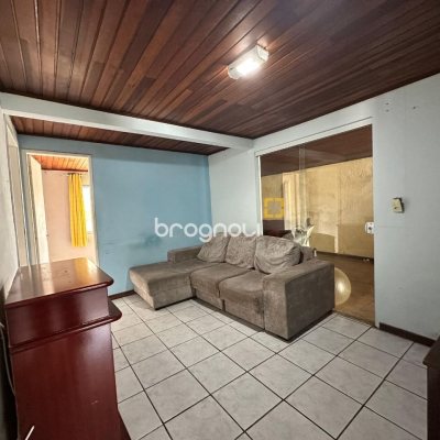 Casa com 42m², 3 quartos (sendo 2 suítes), 4 garagens, no bairro Forquilhinha em São José