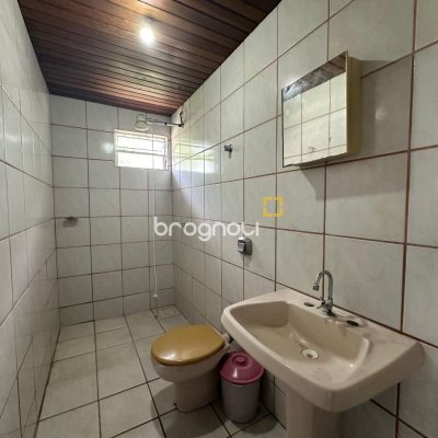 Casa com 42m², 3 quartos (sendo 2 suítes), 4 garagens, no bairro Forquilhinha em São José