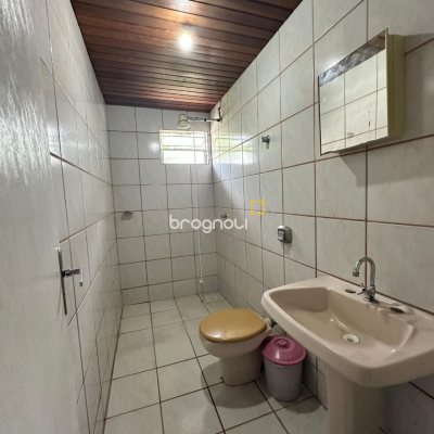 Casa com 42m², 3 quartos (sendo 2 suítes), 4 garagens, no bairro Forquilhinha em São José