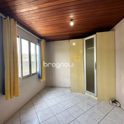 Casa com 42m², 3 quartos (sendo 2 suítes), 4 garagens, no bairro Forquilhinha em São José