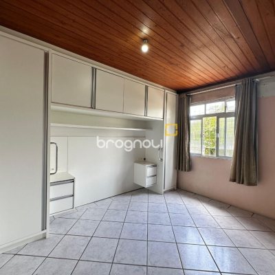 Casa com 42m², 3 quartos (sendo 2 suítes), 4 garagens, no bairro Forquilhinha em São José