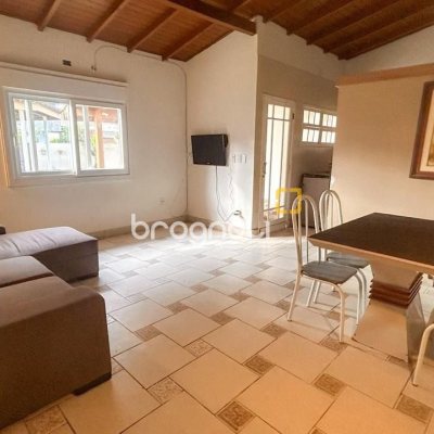 Casa com 420m², 4 quartos (sendo 2 suítes), 3 garagens, no bairro Ponta das Canas em Florianópolis