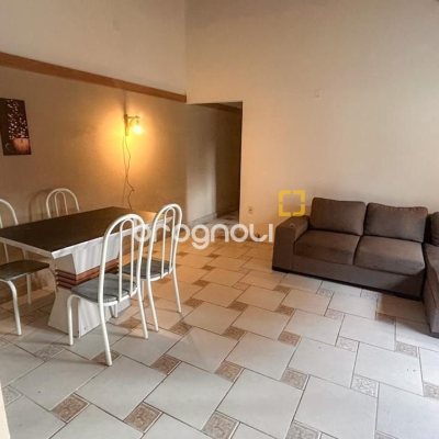 Casa com 420m², 4 quartos (sendo 2 suítes), 3 garagens, no bairro Ponta das Canas em Florianópolis