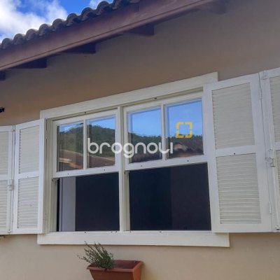 Casa com 420m², 4 quartos (sendo 2 suítes), 3 garagens, no bairro Ponta das Canas em Florianópolis