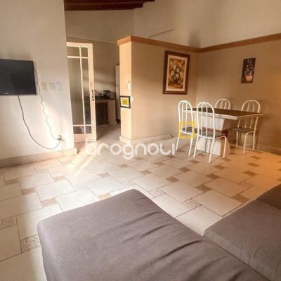 Casa com 420m², 4 quartos (sendo 2 suítes), 3 garagens, no bairro Ponta das Canas em Florianópolis