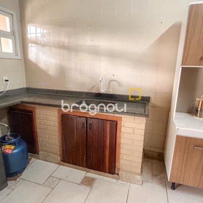 Casa com 420m², 4 quartos (sendo 2 suítes), 3 garagens, no bairro Ponta das Canas em Florianópolis