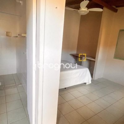 Casa com 420m², 4 quartos (sendo 2 suítes), 3 garagens, no bairro Ponta das Canas em Florianópolis