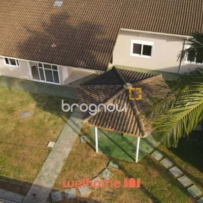 Casa com 420m², 4 quartos (sendo 2 suítes), 3 garagens, no bairro Ponta das Canas em Florianópolis