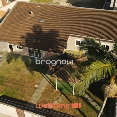 Casa com 420m², 4 quartos (sendo 2 suítes), 3 garagens, no bairro Ponta das Canas em Florianópolis