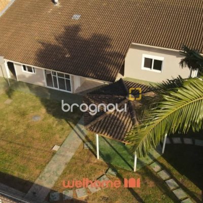 Casa com 420m², 4 quartos (sendo 2 suítes), 3 garagens, no bairro Ponta das Canas em Florianópolis
