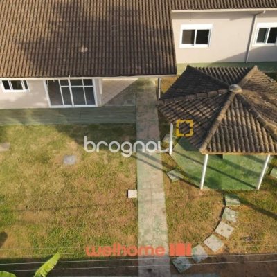 Casa com 420m², 4 quartos (sendo 2 suítes), 3 garagens, no bairro Ponta das Canas em Florianópolis
