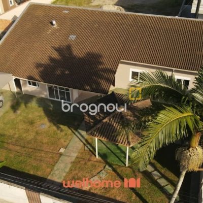 Casa com 420m², 4 quartos (sendo 2 suítes), 3 garagens, no bairro Ponta das Canas em Florianópolis
