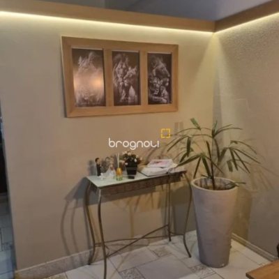 Casa com 420m², 4 quartos (sendo 2 suítes), 3 garagens, no bairro Ponta das Canas em Florianópolis