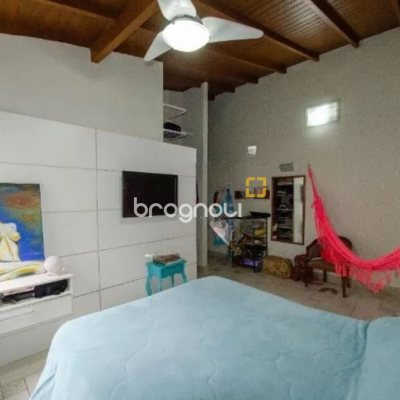 Casa com 420m², 4 quartos (sendo 2 suítes), 3 garagens, no bairro Ponta das Canas em Florianópolis