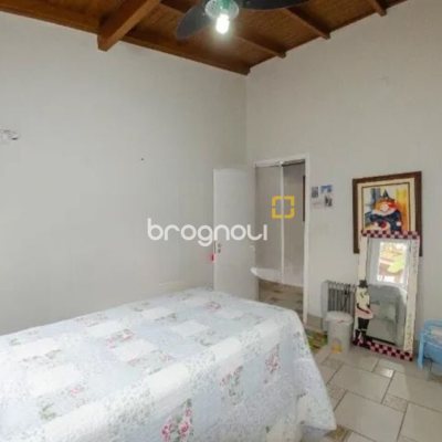 Casa com 420m², 4 quartos (sendo 2 suítes), 3 garagens, no bairro Ponta das Canas em Florianópolis