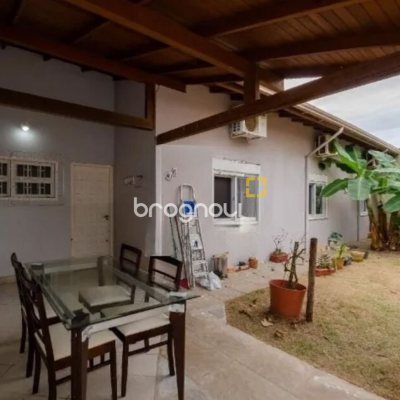 Casa com 420m², 4 quartos (sendo 2 suítes), 3 garagens, no bairro Ponta das Canas em Florianópolis