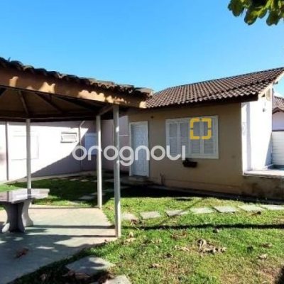 Casa com 420m², 4 quartos (sendo 2 suítes), 3 garagens, no bairro Ponta das Canas em Florianópolis