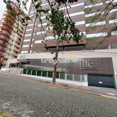 Sala com 77m², 2 garagens, no bairro Centro em Florianópolis