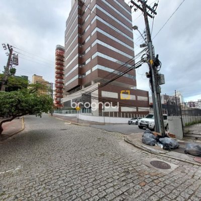 Sala com 77m², 2 garagens, no bairro Centro em Florianópolis