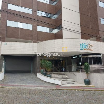 Sala com 77m², 2 garagens, no bairro Centro em Florianópolis