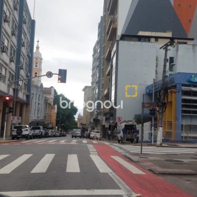 Sala com 77m², 2 garagens, no bairro Centro em Florianópolis