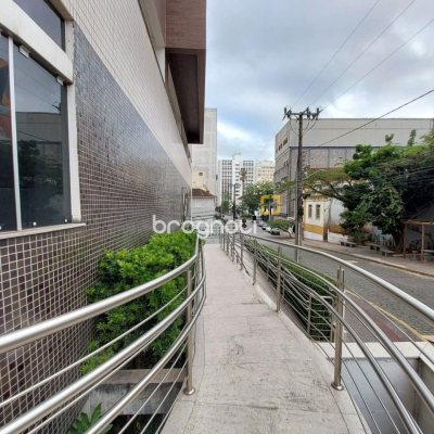 Sala com 77m², 2 garagens, no bairro Centro em Florianópolis