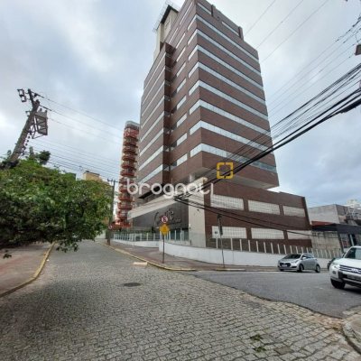 Sala com 77m², 2 garagens, no bairro Centro em Florianópolis