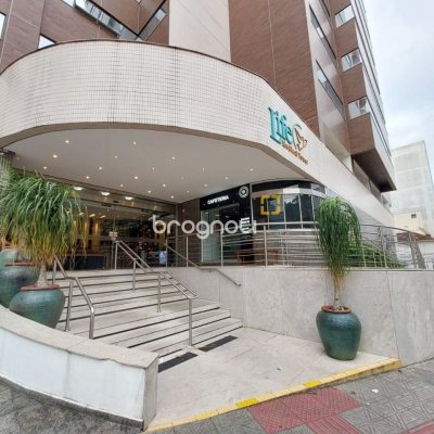 Sala com 77m², 2 garagens, no bairro Centro em Florianópolis