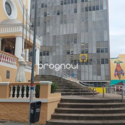 Sala com 77m², 2 garagens, no bairro Centro em Florianópolis