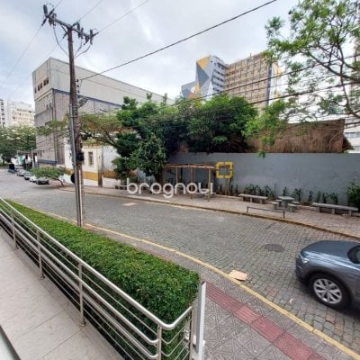 Sala com 77m², 2 garagens, no bairro Centro em Florianópolis