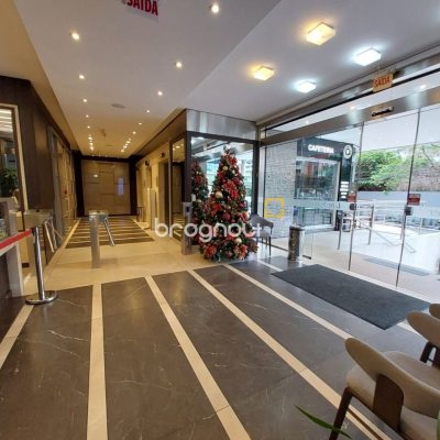 Sala com 77m², 2 garagens, no bairro Centro em Florianópolis
