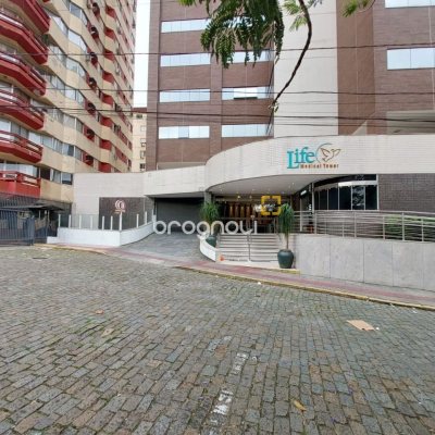 Sala com 77m², 2 garagens, no bairro Centro em Florianópolis