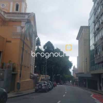 Sala com 77m², 2 garagens, no bairro Centro em Florianópolis