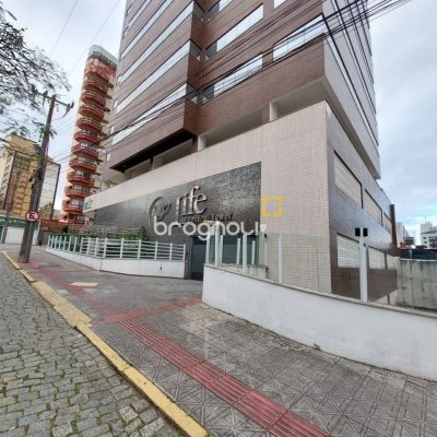 Sala com 77m², 2 garagens, no bairro Centro em Florianópolis