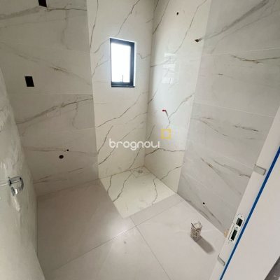 Casa com 124m², 3 quartos (sendo 1 suíte), 2 garagens, no bairro Ingleses em Florianópolis