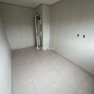 Casa com 124m², 3 quartos (sendo 1 suíte), 2 garagens, no bairro Ingleses em Florianópolis
