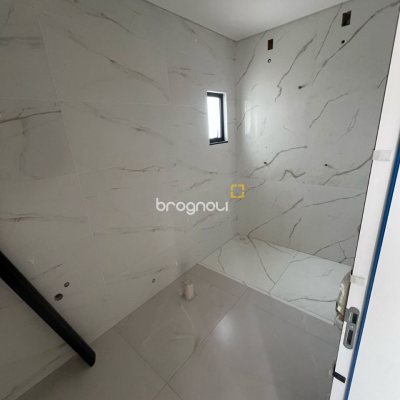 Casa com 124m², 3 quartos (sendo 1 suíte), 2 garagens, no bairro Ingleses em Florianópolis