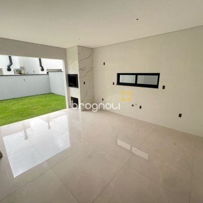 Casa com 124m², 3 quartos (sendo 1 suíte), 2 garagens, no bairro Ingleses em Florianópolis