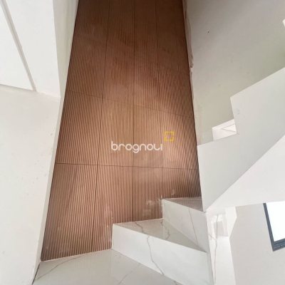 Casa com 124m², 3 quartos (sendo 1 suíte), 2 garagens, no bairro Ingleses em Florianópolis