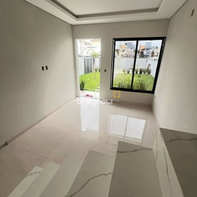 Casa com 124m², 3 quartos (sendo 1 suíte), 2 garagens, no bairro Ingleses em Florianópolis