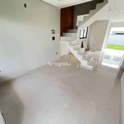 Casa com 124m², 3 quartos (sendo 1 suíte), 2 garagens, no bairro Ingleses em Florianópolis