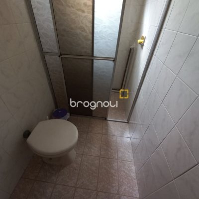 Casa com 197m², 4 quartos (sendo 1 suíte), 3 garagens, no bairro Barreiros em São José