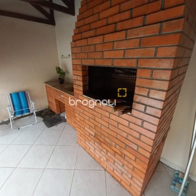 Casa com 197m², 4 quartos (sendo 1 suíte), 3 garagens, no bairro Barreiros em São José