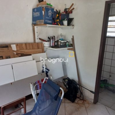 Casa com 197m², 4 quartos (sendo 1 suíte), 3 garagens, no bairro Barreiros em São José