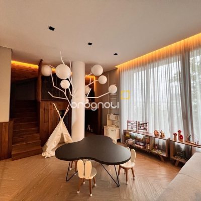 Apartamento com 99m², 2 quartos (sendo 2 suítes), 1 garagem, no bairro Jardim Atlântico em Florianópolis