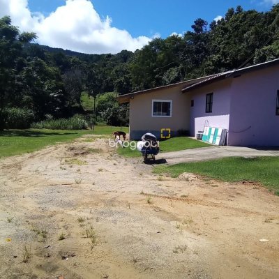 Casa com 150m², 4 quartos, 2 garagens, no bairro Vargem Grande em Florianópolis