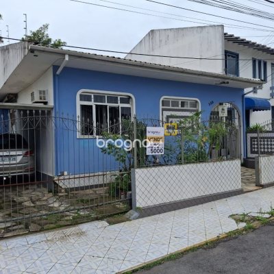 Casa com 200m², 3 quartos (sendo 1 suíte), 1 garagem, no bairro Estreito em Florianópolis